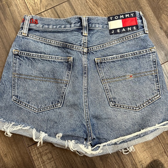 Tommy Jeans | High-Waisted Shorts - Picture 2 of 6